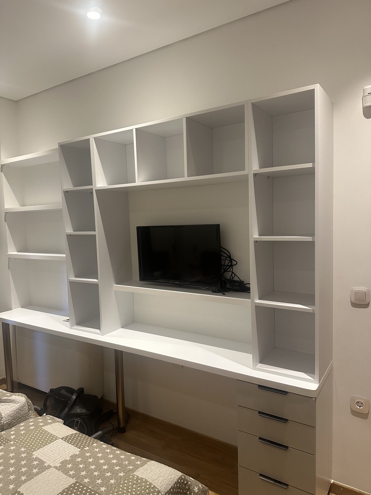 Λευκή Σύνθεση Βιβλιοθήκης, Γραφείου & TV με Συρτάρια ∣ Custom, Ειδικές κατασκευές, Βιβλιοθήκη, Γραφείο, Σύνθεση τηλεόρασης, Λευκή σύνθεση, Custom κατασκευή