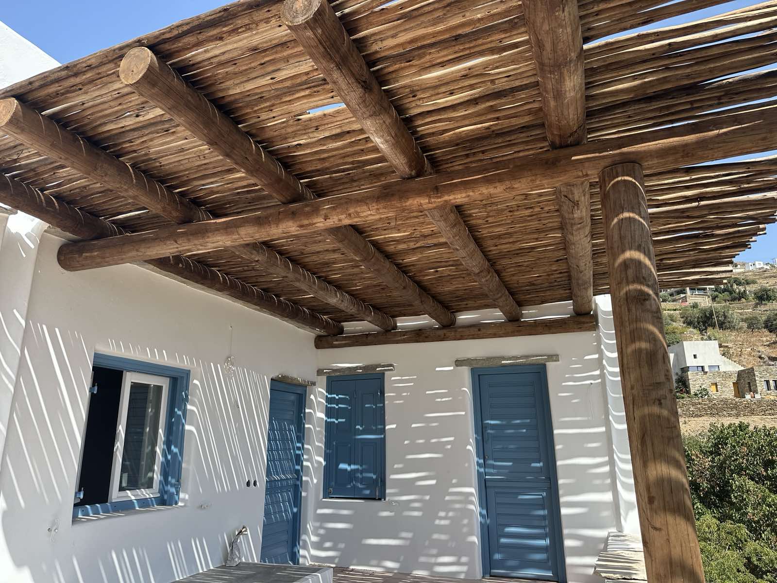 Ρουστίκ Πέργκολα από Ακατέργαστους Κορμούς Καφέ Ξύλου ∣ Custom, Ειδικές κατασκευές, Ρουστίκ πέργκολα, Ακατέργαστοι κορμοί, Εξωτερικός χώρος, Custom κατασκευή