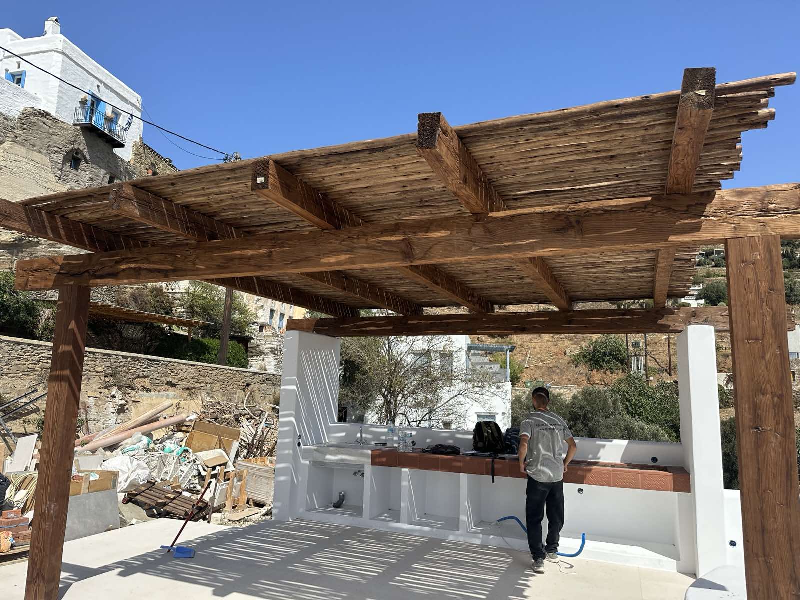 Ρουστίκ Σκούρα Ξύλινη Πέργκολα Μεσογειακού Στυλ ∣ Custom, Ειδικές κατασκευές, Ρουστίκ πέργκολα, Σκούρο ξύλο, Μεσογειακό στυλ, Custom κατασκευή, Εξωτερικός χώρος