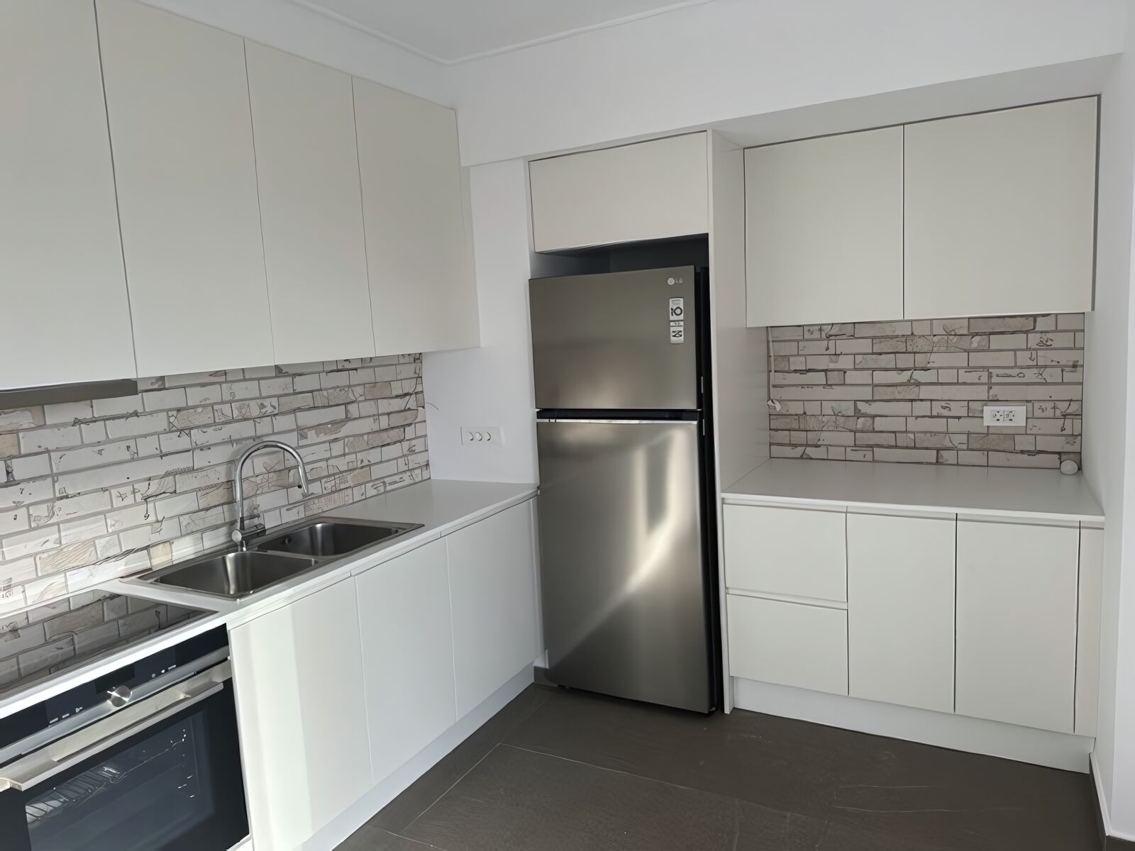 Μοντέρνα Λευκά Ξύλινα Ντουλάπια, Minimalist Σχέδιο, Έπιπλα κουζίνας, Ντουλάπια κουζίνας, Λευκά ντουλάπια, Minimalist σχέδιο, Ενιαίος πάγκος, Custom κουζίνα