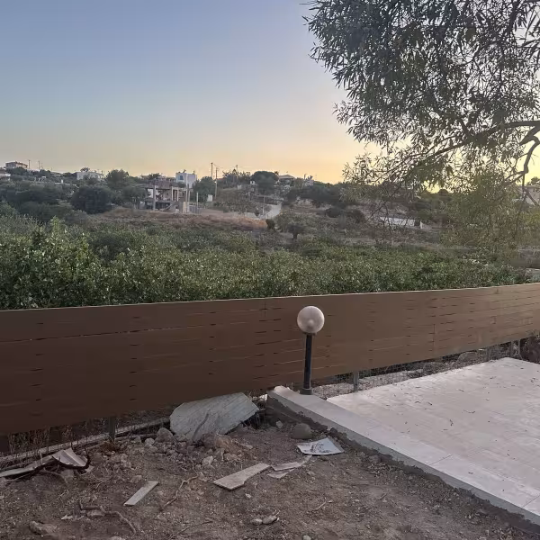 Μοντέρνα Καφέ Ξύλινη Περίφραξη (Οριζόντιες Σανίδες) ∣ Custom, Ειδικές κατασκευές, Ξύλινη περίφραξη, Οριζόντιες σανίδες, Εξωτερικός χώρος, Custom κατασκευή