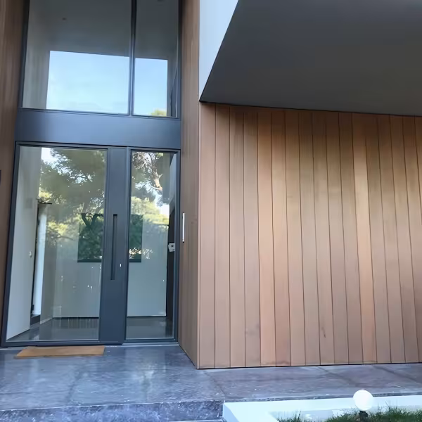 Μοντέρνα Ξύλινη Επένδυση Τοίχου ∣ Φυσικό Χρώμα & Σκούρο Γκρι Γυαλί, Ειδικές κατασκευές, Ξύλινη επένδυση τοίχου, Φυσικό χρώμα, Σκούρο γκρι γυαλί, Custom κατασκευή