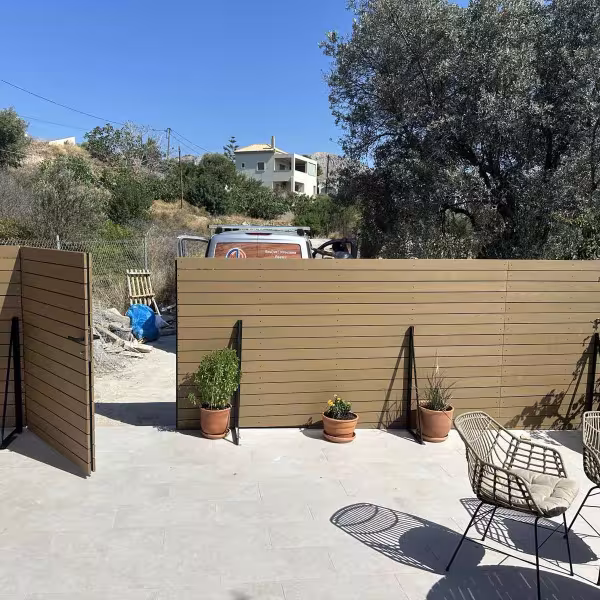 Μοντέρνο Καφέ Ξύλινο Διαχωριστικό Εξωτερικού Χώρου ∣ Custom, Ειδικές κατασκευές, Ξύλινο διαχωριστικό, Εξωτερικός χώρος, Οριζόντιες σανίδες, Custom κατασκευή