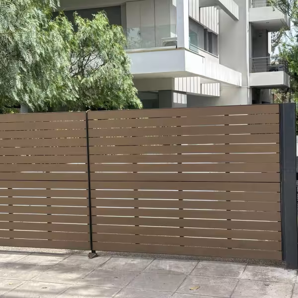 Μοντέρνο Καφέ Ξύλινο Συρόμενο Φράγμα ∣ Εξωτερικού Χώρου Custom, Ειδικές κατασκευές, Ξύλινο φράγμα, Συρόμενο, Εξωτερικός χώρος, Custom κατασκευή