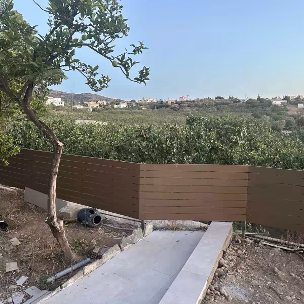 Μοντέρνος Καφέ Φράχτης από Οριζόντιες Ξύλινες Σανίδες ∣ Custom, Ειδικές κατασκευές, Ξύλινος φράχτης, Οριζόντιες σανίδες, Εξωτερικός χώρος, Custom κατασκευή
