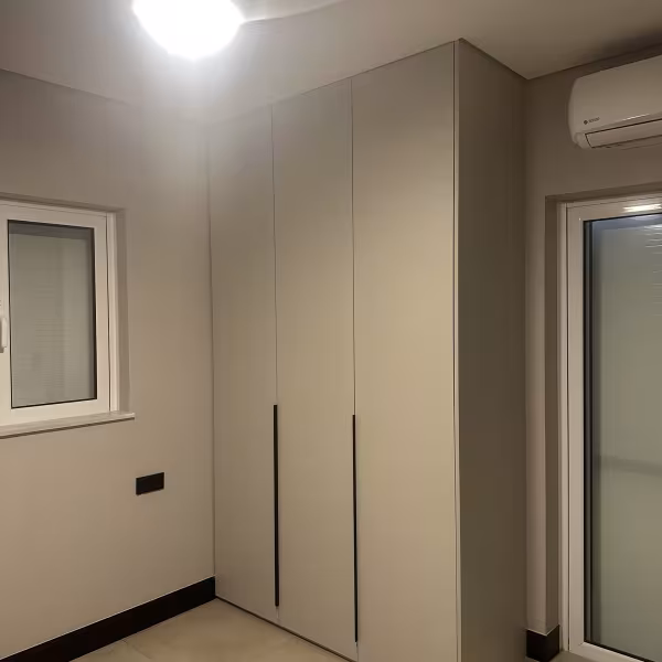 Εντοιχιζόμενη Ξύλινη Ντουλάπα (Γκρι Απόχρωση) ∣ Minimalist Στυλ Custom, Ντουλάπες δωματίων, Εντοιχιζόμενη ντουλάπα, Γκρι απόχρωση, Minimalist στυλ, Custom ντουλάπα