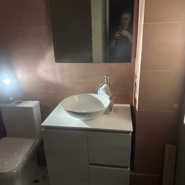 Κρεμαστό Ανοιχτό Γκρι Ξύλινο Έπιπλο Μπάνιου με Νιπτήρα ∣ Custom, Έπιπλα μπάνιου, Κρεμαστό έπιπλο, Ανοιχτό γκρι, Νιπτήρας, Custom έπιπλο, Αδιάβροχα έπιπλα